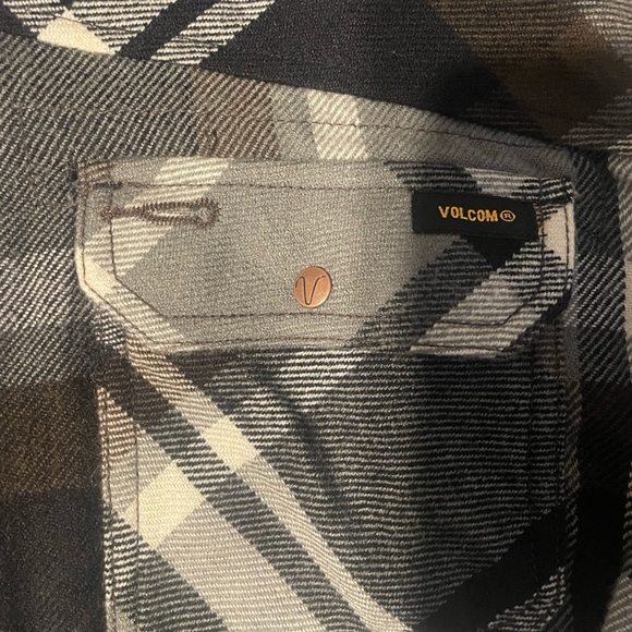 Volcom Flannel (grey, black, white, brown) in Large! Perfect condition! - Picture 2 of 4